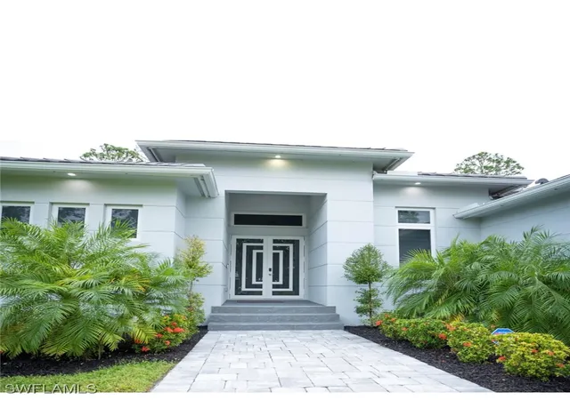 Photo 2 of Single family home for sale at 544 31st Street Sw, Naples, FL 34117 | MLS# 224088923 | Listing updated on 2026-09-10