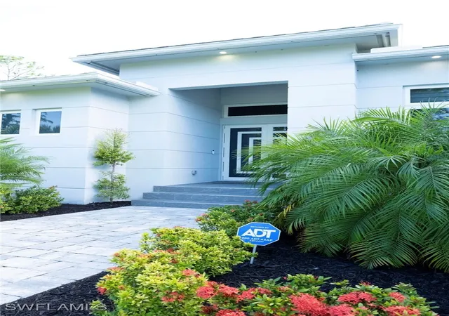 Photo 3 of Single family home for sale at 544 31st Street Sw, Naples, FL 34117 | MLS# 224088923 | Listing updated on 2026-09-10