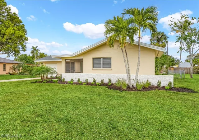 Photo 3 of Single family home for sale at 1015 El Mar Ave, Fort Myers, FL 33919 | MLS# 225012236 | Listing updated on 2026-09-14