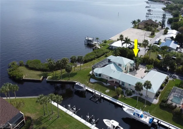 Photo 3 of Single family home for sale at 15472 Nelsons Walk Ct, North Fort Myers, FL 33917 | MLS# 225019554 | Listing updated on 2026-10-20