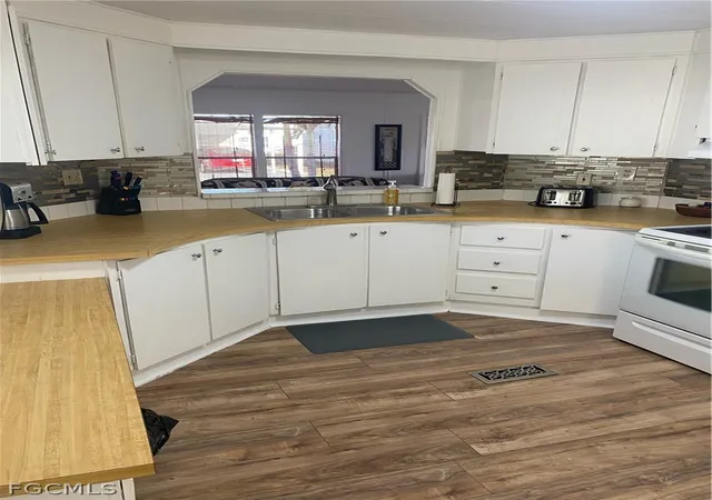 Photo 4 of Manufactured home for sale at 16027 Tangelo Way, North Fort Myers, FL 33903 | MLS# 225025417 | Listing updated on 2026-09-03