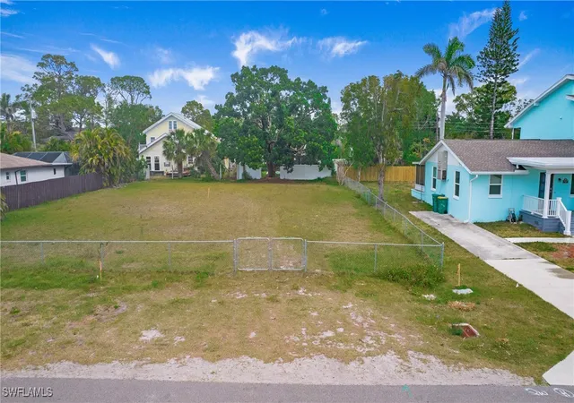 Photo 3 of Sale Pending at 713 109th Ave N, Naples, FL 34108 | MLS# 225031572 | Listing updated on 2026-09-10