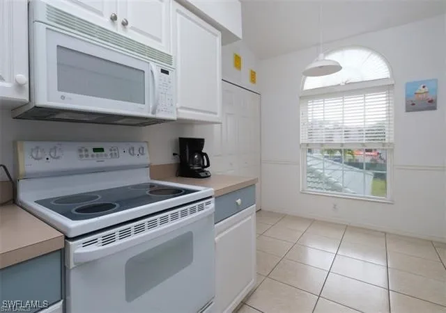 Listing Photo 4 - Condo for sale in building located at 4925 Sandra Bay Dr, Naples, FL 34109 - Unit #201
