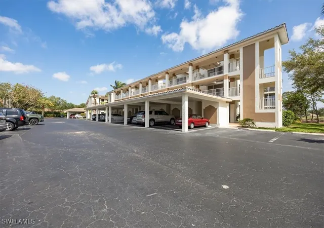 Listing Photo 5 - Condo for sale in building located at 6025 Chardonnay Ln, Naples, FL 34119 - Unit #103
