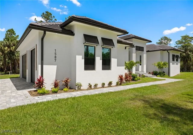 Photo 3 of Single family home for sale at 1587 Golden Gate Blvd W, Naples, FL 34120 | MLS# 224046424 | Listing updated on 2026-09-12