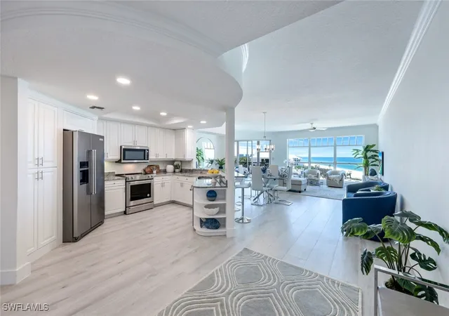 Listing Photo 4 - Condo for sale in building located at 269 Barefoot Bch Blvd, Bonita Springs, FL 34134 - Unit #403