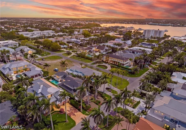 Photo 2 of Single family home for sale at 581 14th Avenue S, Naples, FL 34102 | MLS# 225056392 | Listing updated on 2026-09-16