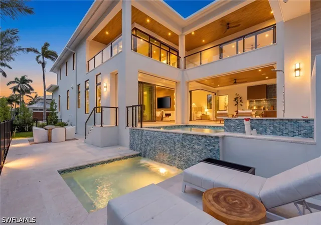 Photo 3 of Single family home for sale at 581 14th Avenue S, Naples, FL 34102 | MLS# 225056392 | Listing updated on 2026-09-16