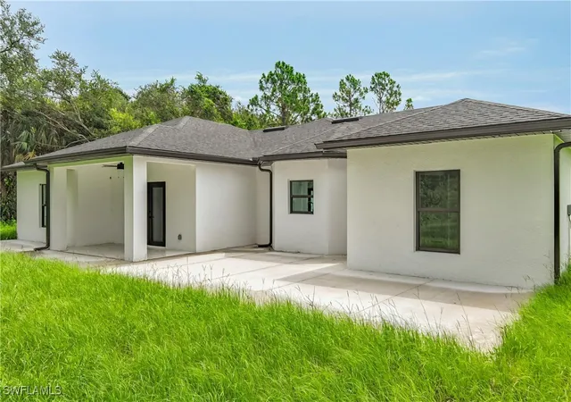 Photo 4 of Sale Pending at 407 Washington Ave, Lehigh Acres, FL 33972 | MLS# 225059579 | Listing updated on 2026-09-09