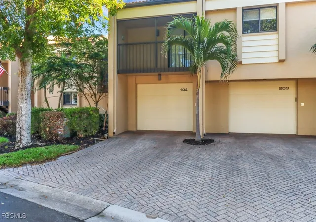 Listing Photo 5 - Condo for sale in building located at 5015 Harbortown Ln, Fort Myers, FL 33919 - Unit #104