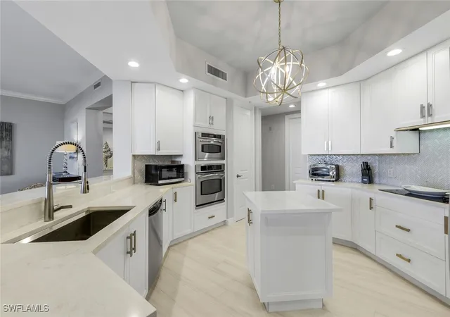 Listing Photo 4 - Condo for sale in building located at 24011 Via Castella Dr, Bonita Springs, FL 34134 - Unit #2102