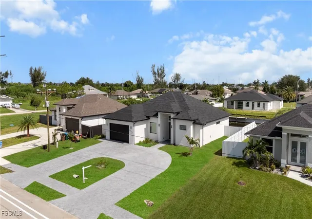 Photo 3 of Sale Pending at 2125 Sw Trafalgar Pkwy, Cape Coral, FL 33991 | MLS# 2025005825 | Listing updated on 2026-10-06