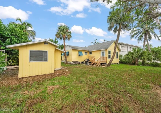 Photo 3 of Sale Pending at 1142 Shell Basket Ln, Sanibel, FL 33957 | MLS# 2025006442 | Listing updated on 2026-09-16