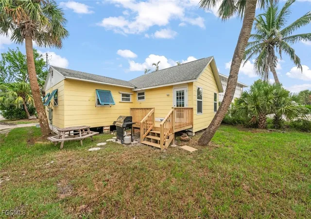 Photo 3 of Sale Pending at 1142 Shell Basket Ln, Sanibel, FL 33957 | MLS# 2025006442 | Listing updated on 2026-09-16
