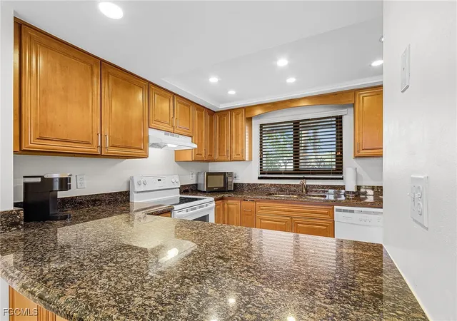 Listing Photo 4 - Condo for sale in building located at 4120 Steamboat Bend E, Fort Myers, FL 33919 - Unit #104