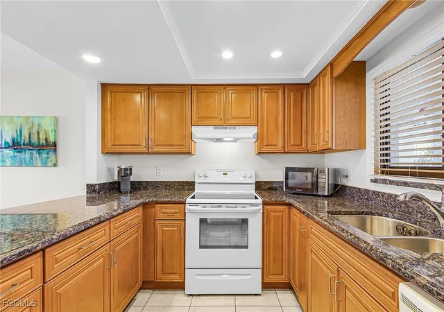 Listing Photo 5 - Condo for sale in building located at 4120 Steamboat Bend E, Fort Myers, FL 33919 - Unit #104