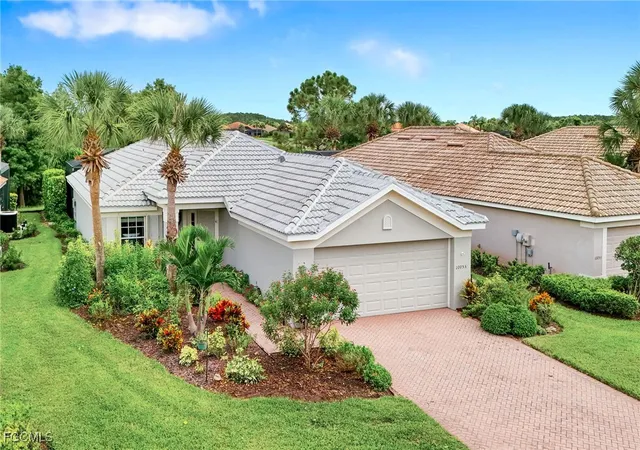 Photo 1 of Single family home for sale at 10055 Oakhurst Way, Fort Myers, FL 33913 | MLS# 2025007288 | Listing updated on 2026-09-03