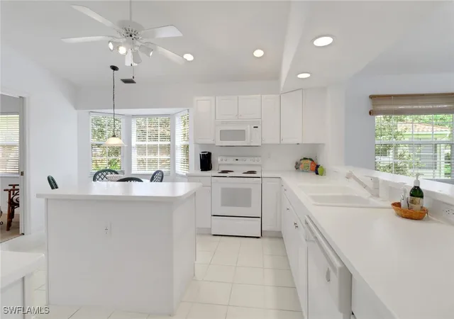 Listing Photo 5 - Condo for sale in building located at 6180 Reserve Cir, Naples, FL 34119 - Unit #203
