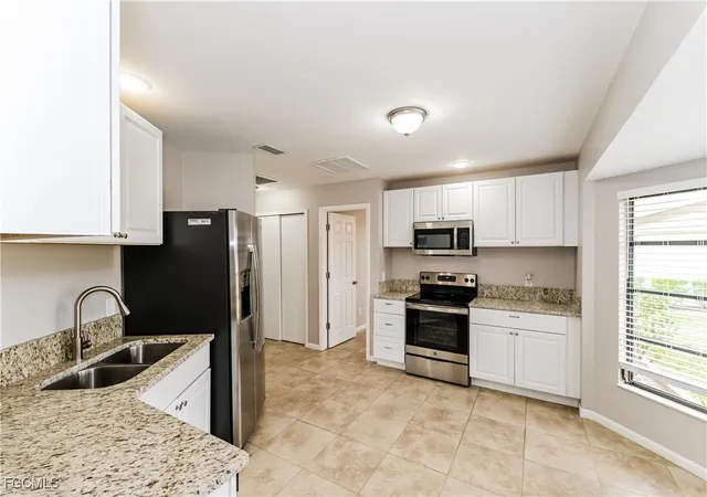 Photo 4 of Single family home for sale at 1005 SW 22nd Terrace, Cape Coral, FL 33991 | MLS# 2025009146 | Listing updated on 2026-09-14