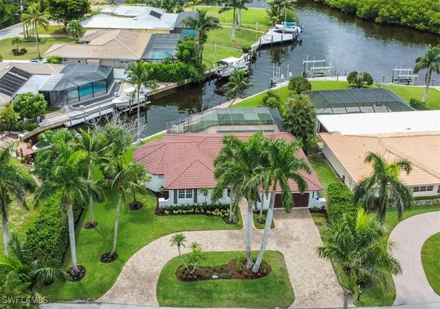 Photo 1 of Single family home for sale at 2105 Sheepshead Dr, Naples, FL 34102 | MLS# 225069719 | Listing updated on 2026-09-12