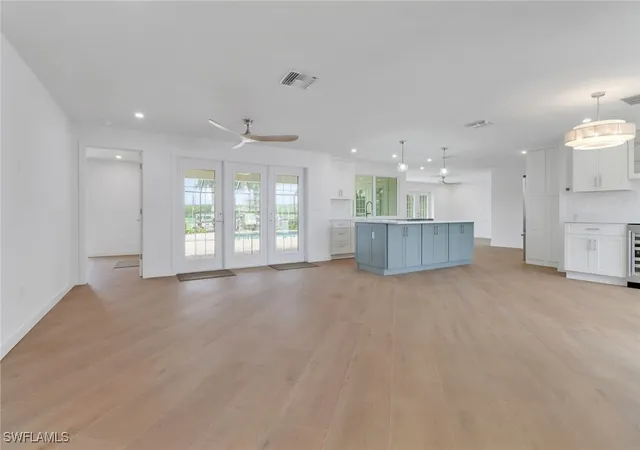 Photo 4 of Single family home for sale at 2105 Sheepshead Dr, Naples, FL 34102 | MLS# 225069719 | Listing updated on 2026-09-12