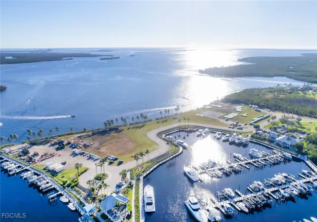 Listing Photo 4 - Condo for sale in building located at 5920 Tarpon Gdns Cir, Cape Coral, FL 33914 - Unit #201