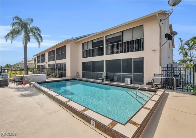 Listing Photo 5 - Condo for sale in building located at 1003 Sw 47Th Ter, Cape Coral, FL 33914 - Unit #201