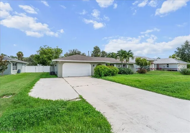 Photo 3 of Single family home for sale at 17042 Wayzata Ct, North Fort Myers, FL 33917 | MLS# 2025010020 | Listing updated on 2026-10-21