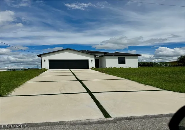 Photo 1 of Single family home for sale at 7029 Palpano Cir, Labelle, FL 33935 | MLS# 2025010360 | Listing updated on 2026-10-03