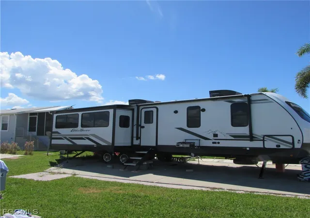 Photo 4 of Land for sale at 19681 #313 Summerlin Rd, Fort Myers, FL 33908 | MLS# 2025010970 | Listing updated on 2026-09-16