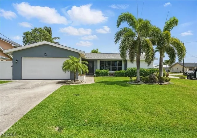 Photo 1 of Single family home for sale at 2941 Se 10th Place, Cape Coral, FL 33904 | MLS# 2025011143 | Listing updated on 2026-10-20