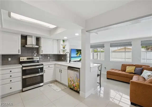 Photo 3 of Single family home for sale at 2941 SE 10th Place, Cape Coral, FL 33904 | MLS# 2025011143 | Listing updated on 2026-10-20