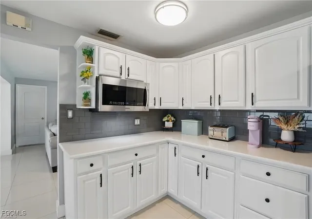 Photo 4 of Single family home for sale at 2941 SE 10th Place, Cape Coral, FL 33904 | MLS# 2025011143 | Listing updated on 2026-10-20