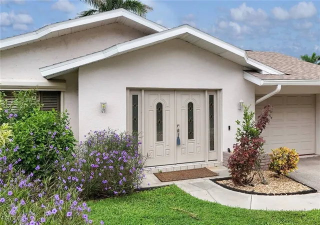 Photo 3 of Townhouse for sale at 11617 Quail Run Dr, Fort Myers, FL 33908 | MLS# 2025011712 | Listing updated on 2026-09-09