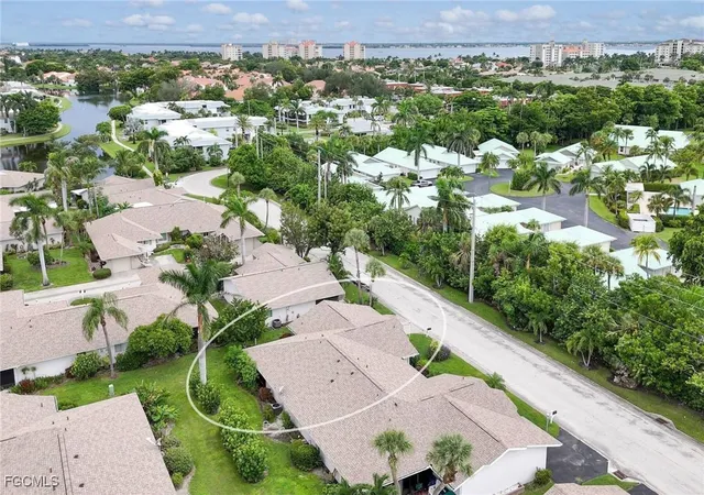Photo 4 of Townhouse for sale at 11617 Quail Run Dr, Fort Myers, FL 33908 | MLS# 2025011712 | Listing updated on 2026-09-09