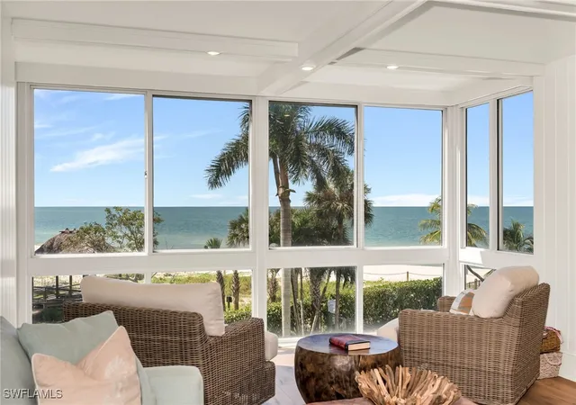 Photo 3 of Condo for sale at 2121 Gulf Shore Blvd N #206, Naples, FL 34102 | MLS# 225072917 | Listing updated on 2026-09-15