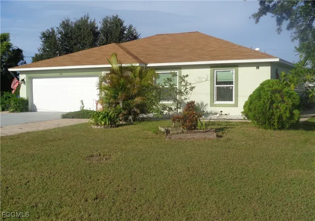 Photo 2 of Single family home for sale at 814 Rocaille Ave, Fort Myers, FL 33913 | MLS# 2025013993 | Listing updated on 2026-09-13