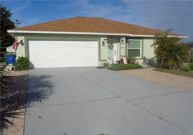 Photo 3 of Single family home for sale at 814 Rocaille Ave, Fort Myers, FL 33913 | MLS# 2025013993 | Listing updated on 2026-09-13