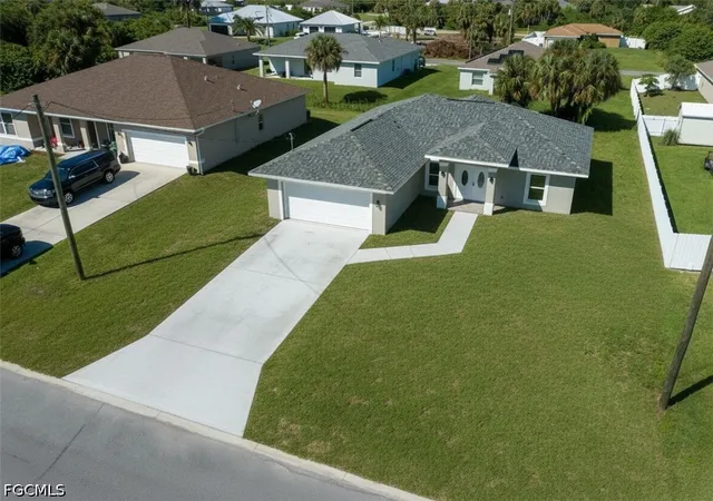 Photo 1 of Single family home for sale at 8038 Sunrise Cir, Labelle, FL 33935 | MLS# 2025014497 | Listing updated on 2026-10-02