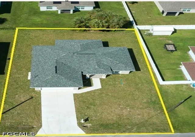 Photo 2 of Single family home for sale at 8038 Sunrise Cir, Labelle, FL 33935 | MLS# 2025014497 | Listing updated on 2026-10-02