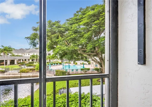 Listing Photo 4 - Condo for sale in building located at 900 Arbor Lake Dr, Naples, FL 34110 - Unit #9-206