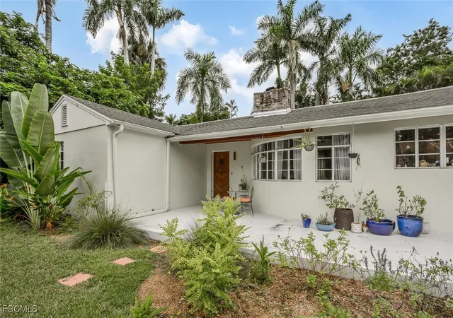 Photo 3 of Single family home for sale at 1429 Sandra Dr, Fort Myers, FL 33901 | MLS# 2025014805 | Listing updated on 2026-09-15