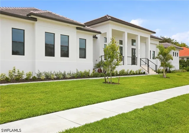 Photo 3 of Single family home for sale at 211 Landmark St, Marco Island, FL 34145 | MLS# 225074708 | Listing updated on 2026-09-10