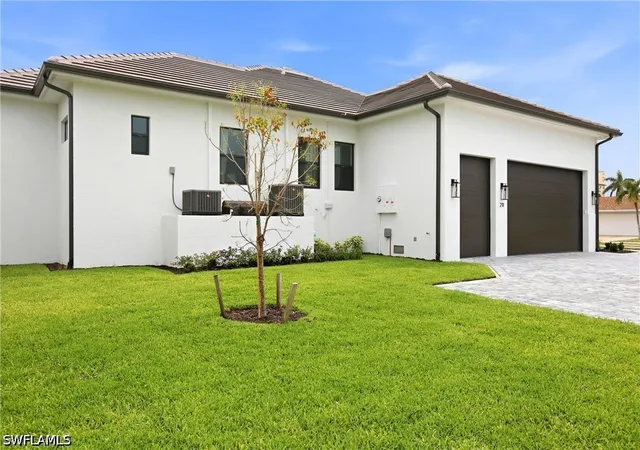 Photo 4 of Single family home for sale at 211 Landmark St, Marco Island, FL 34145 | MLS# 225074708 | Listing updated on 2026-09-10