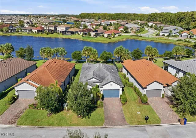 Photo 3 of Single family home for sale at 16083 Mistflower Dr, Alva, FL 33920 | MLS# 2025015455 | Listing updated on 2026-10-07