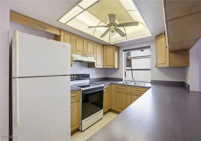 Listing Photo 5 - Condo for sale in building located at 13670 Abbey Dr, Fort Myers, FL 33919 - Unit #4