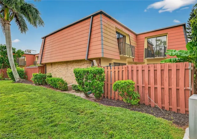Photo 2 of Townhouse for sale at 1544 Park Meadows Dr #4, Fort Myers, FL 33907 | MLS# 2025017154 | Listing updated on 2026-09-07