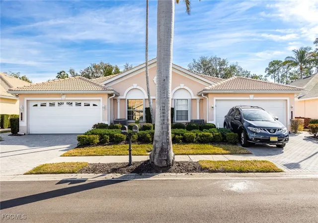 Photo 2 of Townhouse for sale at 7678 Bay Lake Dr, Fort Myers, FL 33907 | MLS# 2025017575 | Listing updated on 2026-09-13