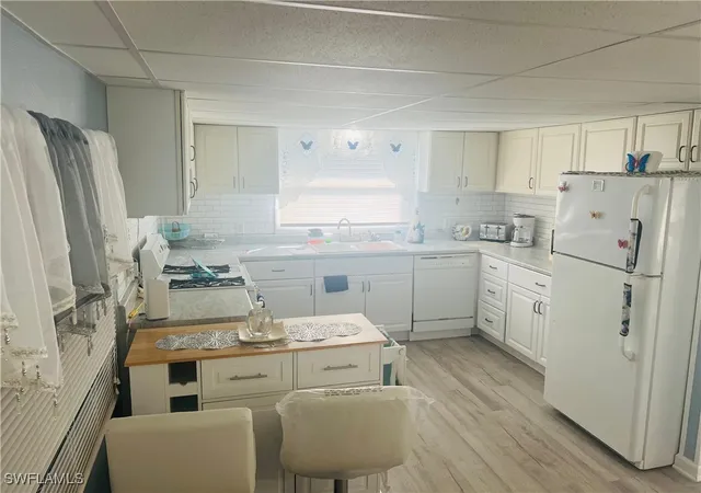 Photo 3 of Manufactured home for sale at 471 Palm Dr #310, Naples, FL 34114 | MLS# 225077593 | Listing updated on 2026-09-16