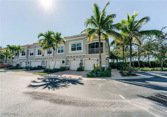 Listing Photo 4 - Condo for sale in building located at 8510 Violeta St, Bonita Springs, FL 34135 - Unit #203